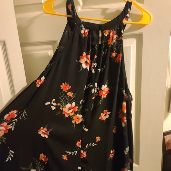Torrid Floral Tank: Key hole back - Picture 2 of 3